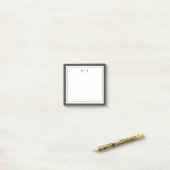 Minimalistisch zwart-wit tweegrensmonogram post-it® notes (Op bureau)