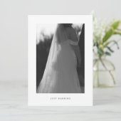Minimalistische 2-foto zwart wit bruiloft elopemen aankondiging (Staand voorkant)