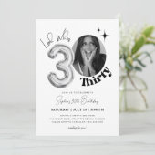 Minimalistische 30e verjaardag look whos dertig fo kaart (Staand voorkant)