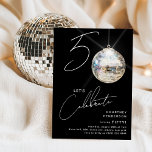 Minimalistische 50ste Disco Ball verjaardagsfeestj Kaart<br><div class="desc">Vier de mijlpaal van het 50 worden met onze chique en minimalistische 50e verjaardagsfeestuitnodiging! Deze uitnodiging zet het podium voor een gedenkwaardige viering, met de cijfers '50' met een unieke twist - de '0' is een sprankelende discobal, die op onze trendy zwarte achtergrond schijnt. De moderne party sjabloon aangevuld met...</div>