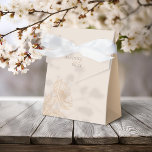 Minimalistische aardachtige bloemenbruiloft gunst  bedankdoosjes<br><div class="desc">Omarm de schoonheid van eenvoud met onze minimalistische Flower Wedding Favor Boxes om aan uw uitnodigingen te voldoen. Met een zacht aards kleurenpalet zet deze uitnodiging de toon voor een moeiteloos elegant feest. De delicate illustratie van een wilde bloem voegt een vleugje natuurlijke charme toe, die de schoonheid van uw...</div>