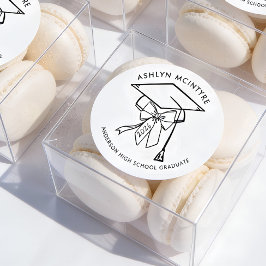 Minimalistische afstudeerhoed met strik ronde sticker