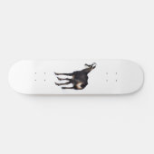 Minimalistische Alpine Chamois berggeit op sneeuw Persoonlijk Skateboard (Horizontaal)