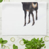 Minimalistische Alpine Chamois berggeit op sneeuw Theedoek (Gevouwen)