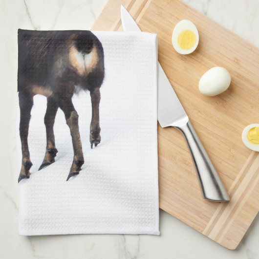 Minimalistische Alpine Chamois berggeit op sneeuw Theedoek (Quarter Fold)