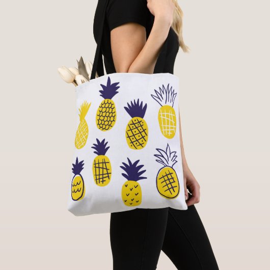 Minimalistische ananas, kleurrijk abstract design. tote bag (Dichtbij)