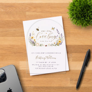 Minimalistische baby shower met wilde bloemen en i acryl uitnodigingen