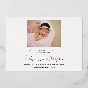 Minimalistische babynamenaansluiting met goud folie uitnodiging