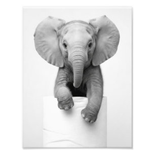 Minimalistische babyolifant die over toiletpapier foto afdruk
