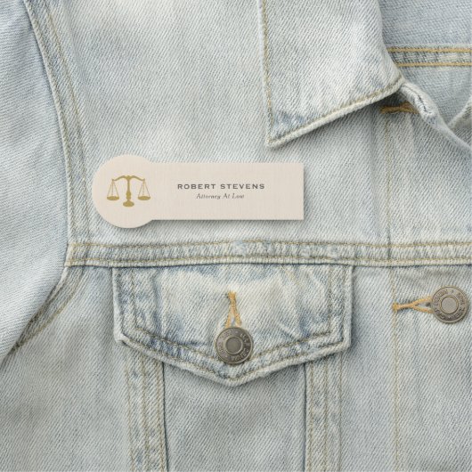 Minimalistische Beige linnen & Gold Justice Scale Naamplaatje (In situ)