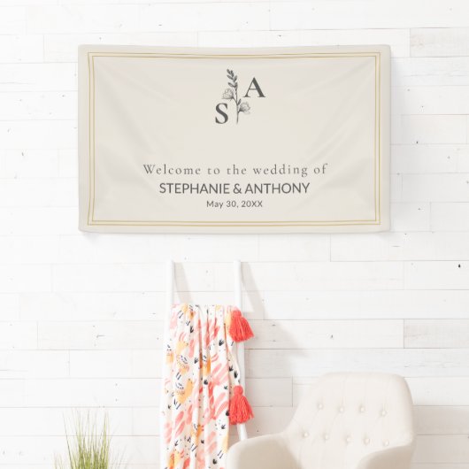 Minimalistische Beige Monogram Wildflower Wedding Spandoek (Insitu)