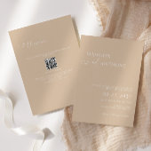 Minimalistische beige QR-code RSVP in één bruiloft Kaart