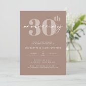 Minimalistische beige script 30e trouwjubileumuitn kaart (Staand voorkant)