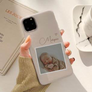 Minimalistische beige script aangepaste foto iPhone 15 case
