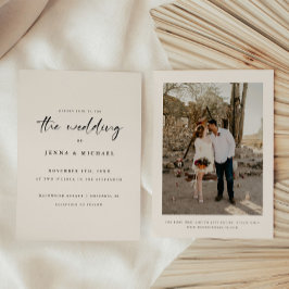 Minimalistische Beige Script Trouwfoto Kaart