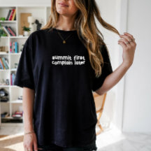 Minimalistische bergshirt met eenvoudig lijnontwer