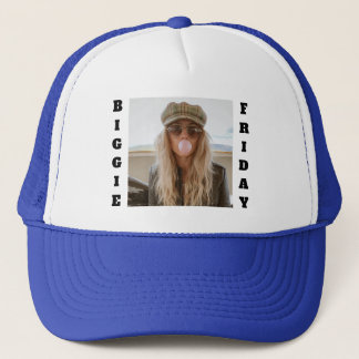 Minimalistische "Biggie Friday"-tekst en aangepast Trucker Pet
