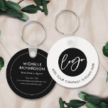 Minimalistische Black & White Logo Vastgoed Busine Sleutelhanger<br><div class="desc">Promoot uw bedrijf met dit aangepaste sleutelhanger-ontwerp in minimalistisch zwart-wit. Met ruimte voor uw bedrijf logo en slogan op de voorkant met jouw naam,  functietitel,  contactgegevens en website op de achterkant. Dit moderne sleutelhangerontwerp zorgt voor een stijlvol relatiegeschenk - perfect voor makelaars en makelaars,  bedrijfseigenaren,  advocaten en meer!</div>