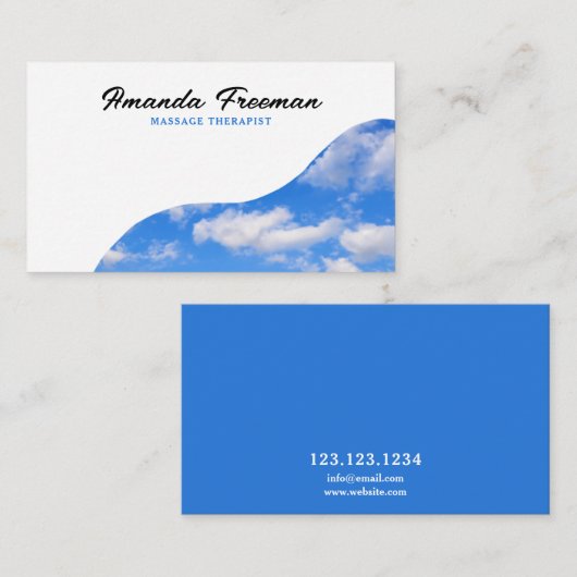 Minimalistische blauw-witte bewolkte hemel massage visitekaartje (Voorkant / Achterkant)