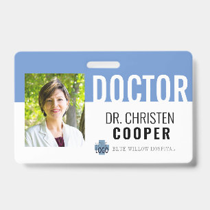 Minimalistische blauwe medische dokter ziekenhuis  badge