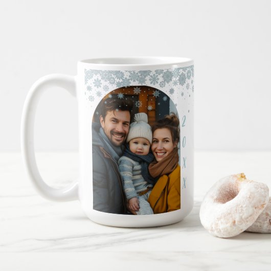 Minimalistische blauwe sneeuwvlok gebogen foto koffiemok (Met donut)