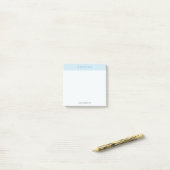 Minimalistische blauwe tweetonige post-it® notes (Op bureau)