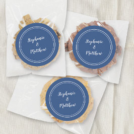 Minimalistische blauwe witte trouw bruid bruidegom ronde sticker