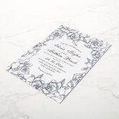 Minimalistische Bloemen Zilverfolie en zwarte brui Folie Uitnodiging (Gedraaid)