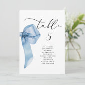 Minimalistische Blue Bow Tafel Zitting Kaart (Staand voorkant)