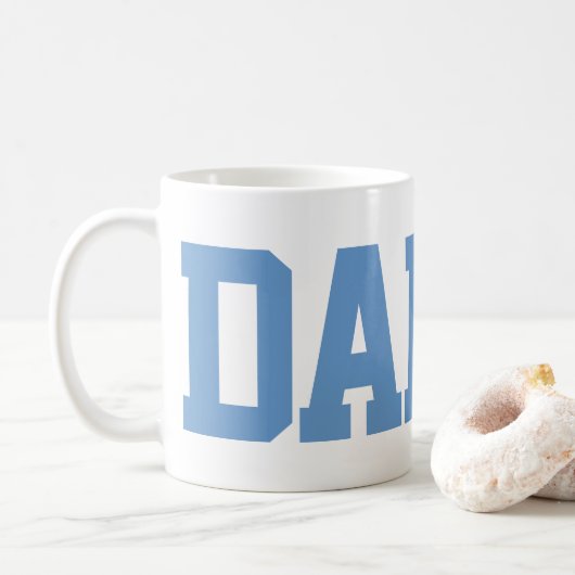 Minimalistische Blue Daddy-typografie Koffiemok (Met donut)