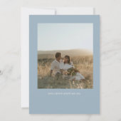 Minimalistische Blue en Cream bruiloft uitnodiging (Achterkant)