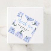 Minimalistische Blue Pumpkin Herfst Baby shower Sq Bedankjes Labels (In situ)