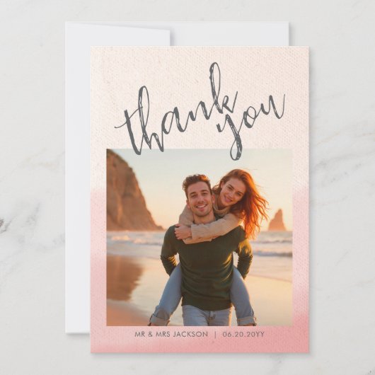 Minimalistische Blush & Bloom Bold Script Fotobrui Bedankkaart (Voorkant)