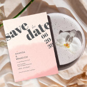 Minimalistische Blush & Bloom Bold Script Trouwfot Save The Date