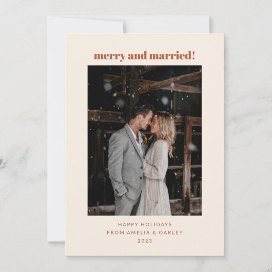 Minimalistische Boho Rust Merry Married Christmas  Feestdagenkaart (Voorkant)