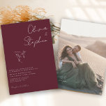 Minimalistische Bourgogne Romantic-fotoweddenschap Kaart<br><div class="desc">Een eenvoudig,  minimalistisch,  handgeschreven typografisch script met een romantisch kolibriespaar tegen een woedende achtergrond maakt dit ontwerp tot een standout voor elk thema van de bruiloft. Pas eenvoudig uw belangrijke gegevens aan op de voorzijde en uw foto- en monogram op de achterzijde.</div>