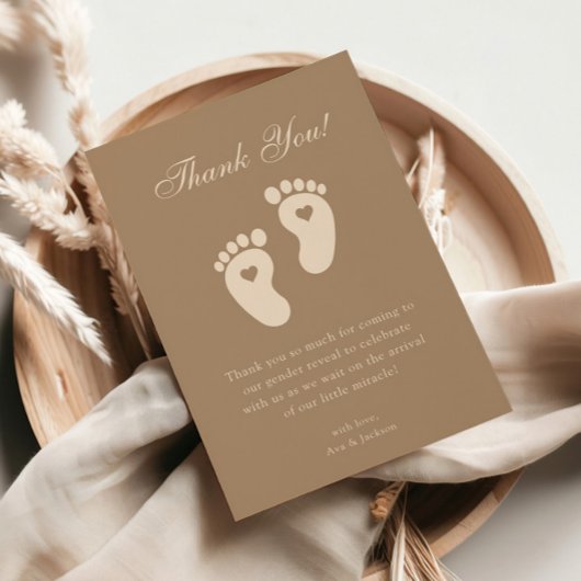 Minimalistische Brown Footprints Gender Reveal Par Bedankkaart