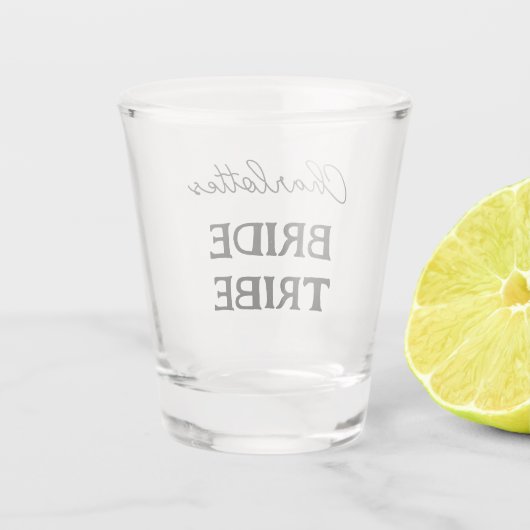 Minimalistische Bruid Tribe Bachelorette Party Shot Glas (Achterkant)