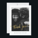 Minimalistische bruiloft Foto Dank u Briefkaart<br><div class="desc">Een minimalistische en elegante bruiloft bedankt je kaart met een eenvoudig lettertype. De tekst en de berichten kunnen op de rug van de kaart worden uitgegeven. Voor een meer geavanceerde aanpassing van dit ontwerp, bijvoorbeeld het wijzigen van de lay-out, het lettertype of de tekstgrootte, klikt u hierboven op de knop...</div>