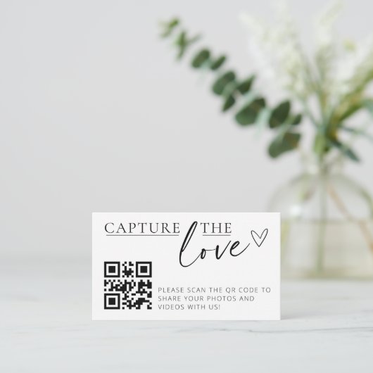 Minimalistische Bruiloft QR Code Fotoverzamelaar K Informatiekaartje (Staand voorkant)
