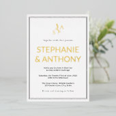 Minimalistische BW Monogram Wildflower Wedding Folie Uitnodiging (Staand Voorkant)