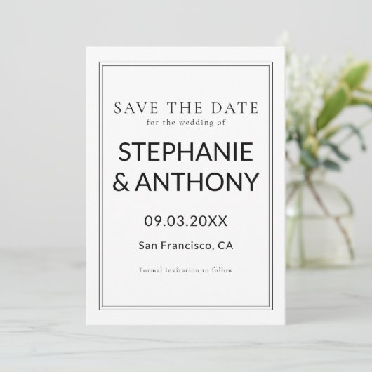 Minimalistische BW Monogram Wildflower Wedding Save The Date (Staand voorkant)