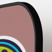 Minimalistische cartoon pickleball sticker met vro pickleball paddle (Links Detail)