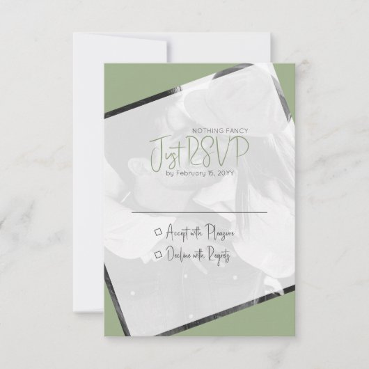 Minimalistische Casual Sage Groene Bruiloft RSVP Kaartje (Voorkant)