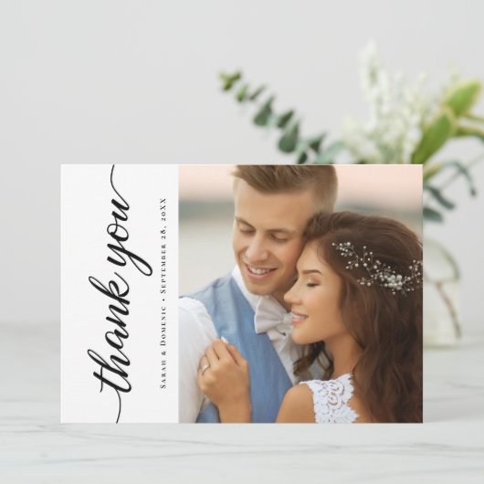 Minimalistische chique script budget bruiloft foto kaart (Staand voorkant)