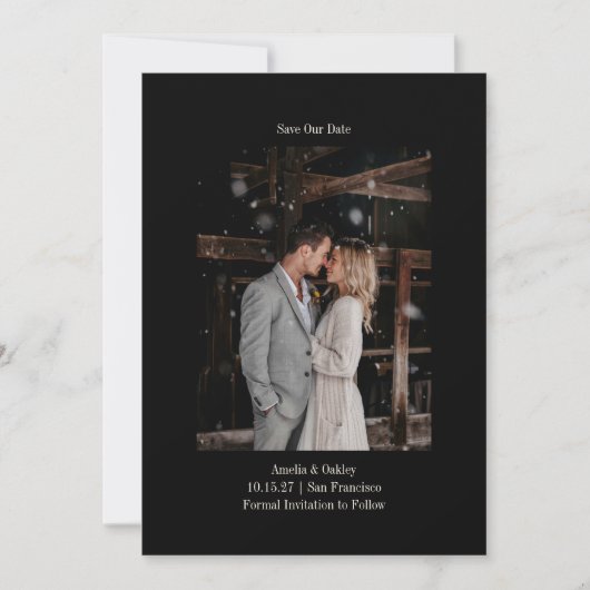Minimalistische chique zwart elegante bruiloft aan save the date (Voorkant)