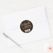 Minimalistische chocolade bruin gemaakt met liefde ronde sticker (Envelop)