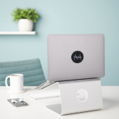 Minimalistische cirkel moderne monogram initiaal n sticker (Laptop op bureau)