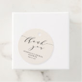 Minimalistische Classic Ivory Cream Vrijgezellenfe Bedankjes Labels (In situ)