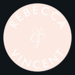 Minimalistische Coral Wedding Persoonlijke Names C Ronde Sticker<br><div class="desc">Deze gepersonaliseerde neutrale dankzeggers voor je bruiloft zijn een mooie aanvulling op elke huwelijksfeestdag. Deze aanpasbare stickers zijn ontworpen om een persoonlijke aanraking toe te voegen aan uw huwelijksgunsten of uw cadeautjes te bedanken. Ze komen in verschillende vormen en maten. Deze stickers kunnen ook worden gebruikt om punten zoals uitnodigingen,...</div>